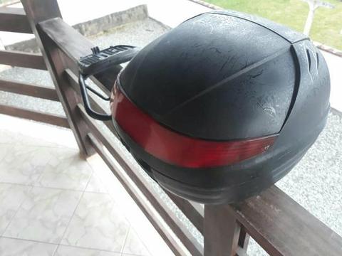 Vende-se baú pra moto com suporte