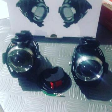 Farol auxiliar de moto