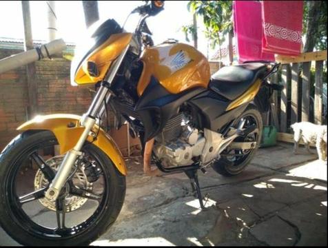 Moto cb 300 top bem conservada *está com cabesote trincado mais anda no normal - 2010