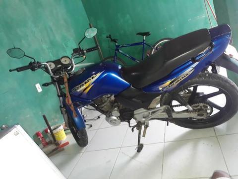 Vendo ou troko esta atrazada - 2001