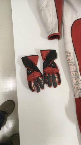 Macacão Dainese 52 Branco/Vermelho + Luva