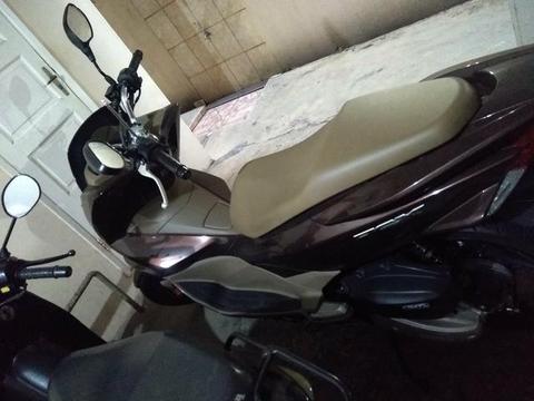 PCX linda de garagem - 2017