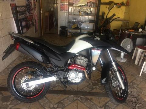 Vendo linda moto xre 300 bem conservada - 2014