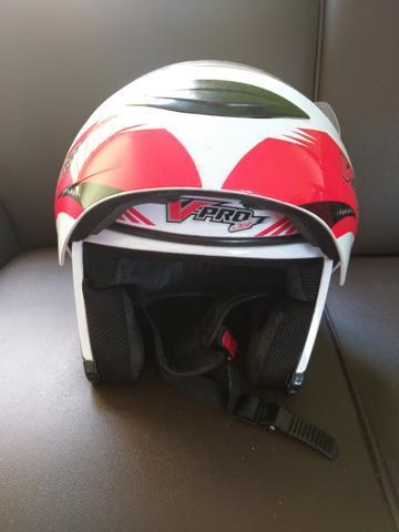 Capacete Escamoteável E Capacete aberto