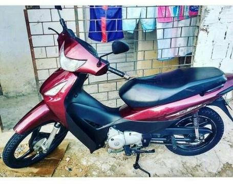 Vendo e troca em outra moto do meu interesse obs: 150 titan ou fann - 2009