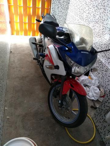 Vende se ou troco cbr 250r valor pra venda 9.000 - 2012