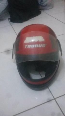 Vendo um capacete Taurus