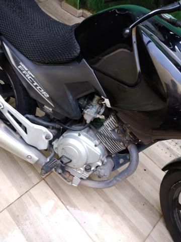 Vendo moto factor 125 emplacada - 2011