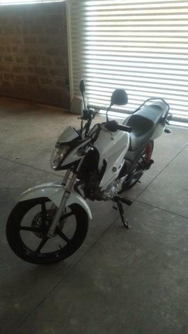 Vende-se 7.600,00 yamaha fazer 150cc sed 2015 - 2015