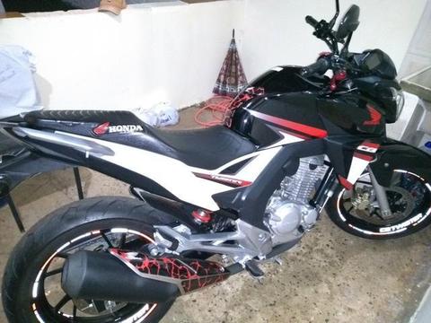 Vendo *2017 moto muito nova baixo km só 14 mil km rodados original - 2017