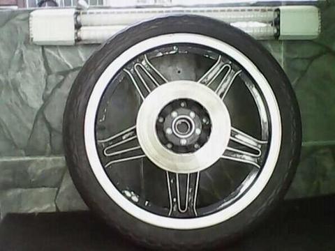 Vendo roda dianteira da CB 400 II marca DID original completa