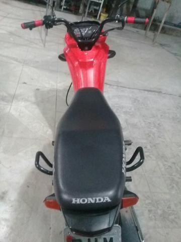 Vendo umea moto pop 110 ano 2017 quitada dut é dual no ponto de transferir - 2017