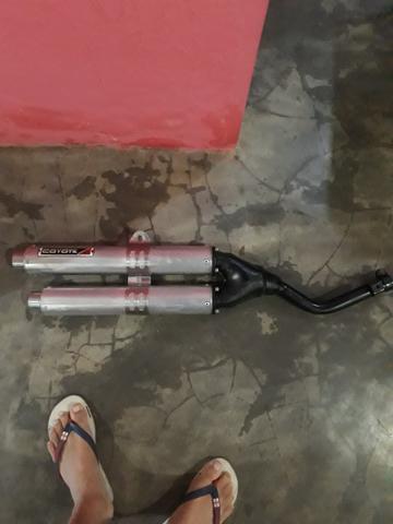 Vendo escape duplo semi novo 400 reais