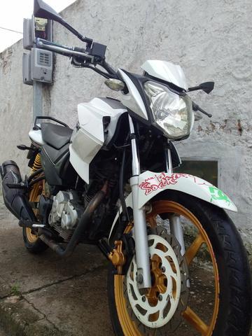 Vendo moto top, bem conservada - 2015