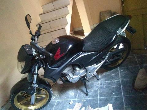 CB 300. ano 2011 - 2011