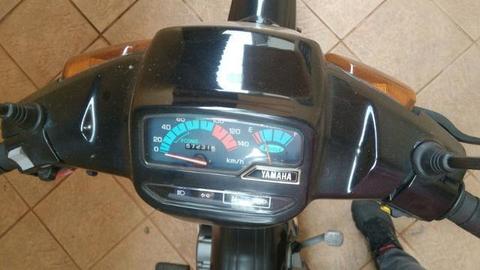 Vende-se Yamaha cripton 2001 preta - 2001