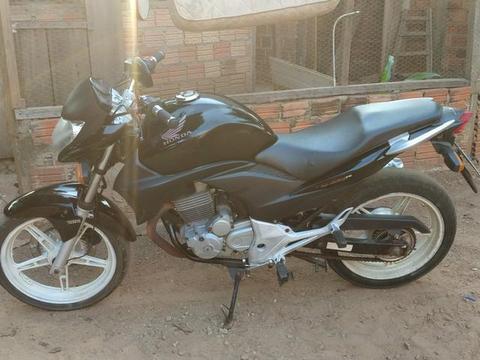 Vendo uma Cb 300 - 2009