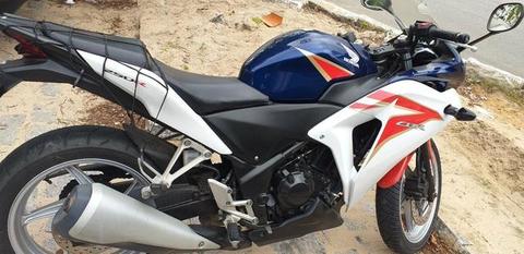 Vendo ou troco em carro moto CBR 250R ano 2012 - 2012