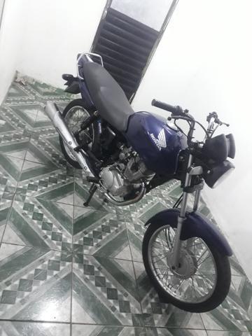 Vendo ou troco por carro titan 150 es muito conservada pegar e andar - 2004