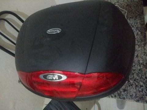 Baú para motocicleta (Givi 45L com Bagageiro)!