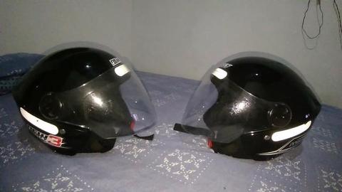 Vendo capa de motoboy e capacetes seminovos e rede pra capacete usado pouquíssima vezes