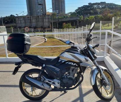 Titan série 25 anos com apenas 800 km - 2019