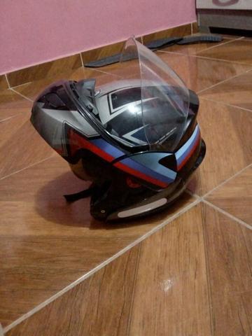 Vendo um capacete Robocop tamanho 62