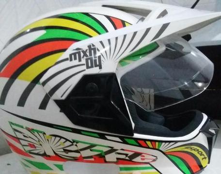 Capacete bieffe semi novo