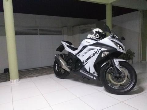 Kawasaki ninja 300 vendo ou troco em cb tuwiste - 2015