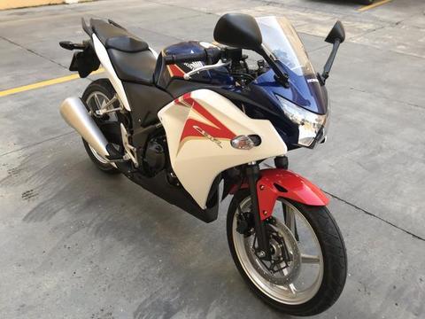 CBR 250R 12/12 apenas 3600 kms - 2012