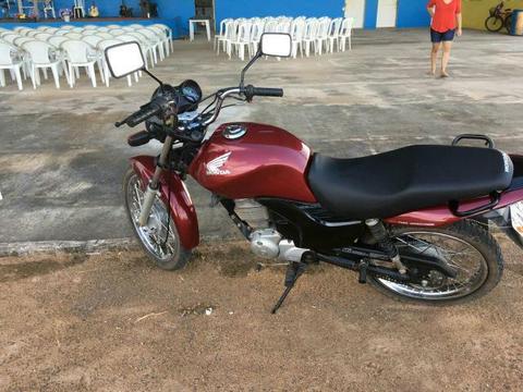 Vende-se uma titan 11/12 muito conservada. - 2011