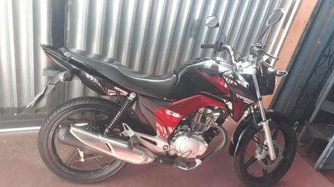 Vendo está moto Titan 150 (2014) toda original de garagem. valor (6.000 mil) - 2014