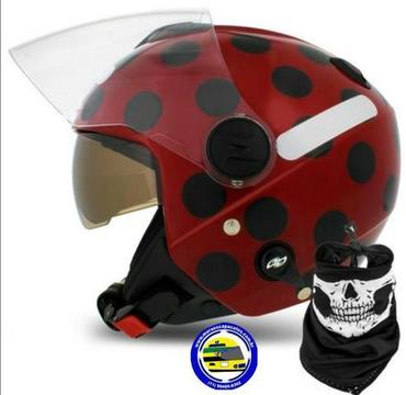 Capacete Joaninha com óculos novo