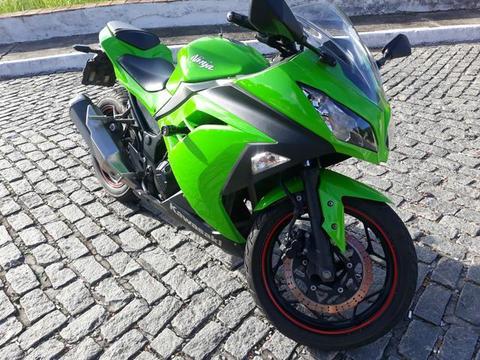 Kawasaki ninja 300 2015 emplacada ate 2020 - 2015