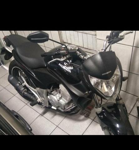 Vendo esta cb 300 tudo em dias - 2010