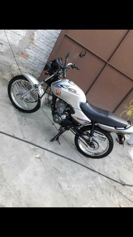 Vendo titam 2002 muito nova - 2002