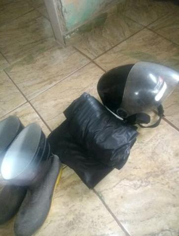 Vendo capa de chuva+capacete+bota