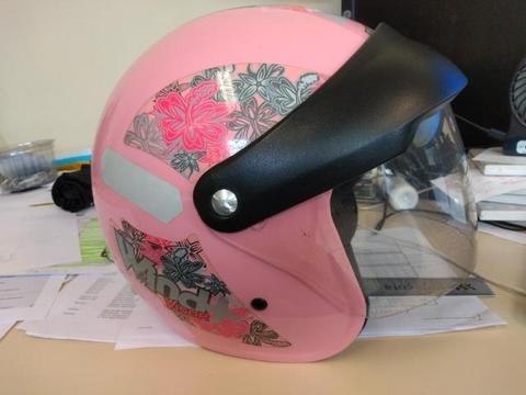 Capacete cor rosa taurus tenho 1 de 95 reais ?