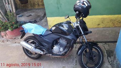 Vende se CB300 - 2011