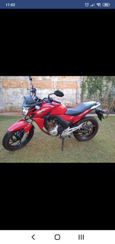 Vendo Moto Twister 2015 vermelho metálico - 2015