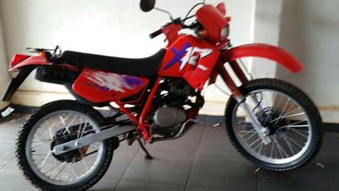 Vendo xr 200 muito horiginal - 1995