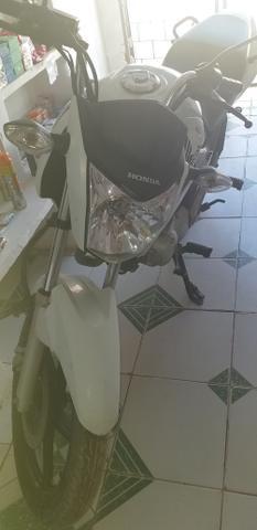 Vendo ou troco essa moto e também um celta.,troco somente em carro - 2014