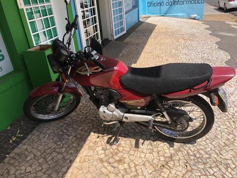 Vende se titan em ótimo estado - 2001