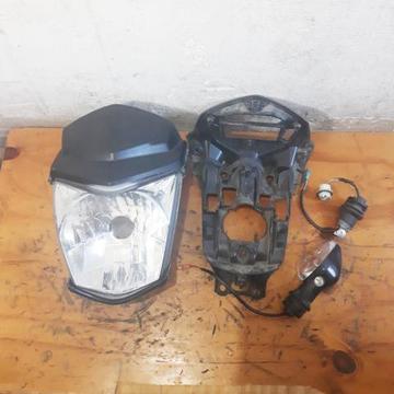 Carenagem e farol da Honda 160 e 150 original com pequenos arranhões