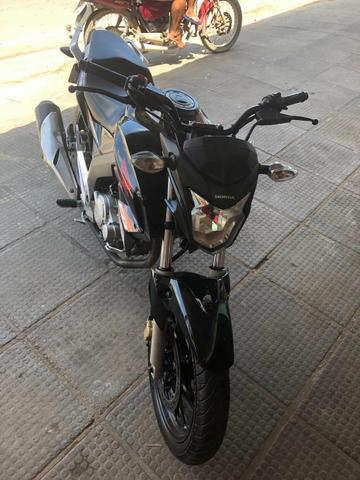 Vendo esta honda cb twister 250 bem conservada ano 2016 - 2016