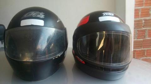 Dois capacetes