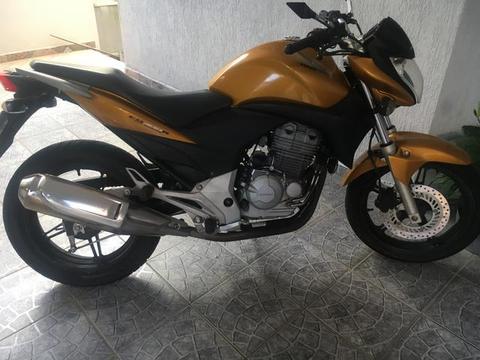 CB 300/2010 - baixa km - 2010