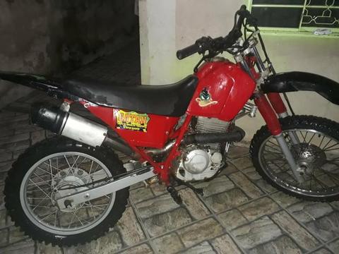 Vendo XR c/motor 250cc - 1996