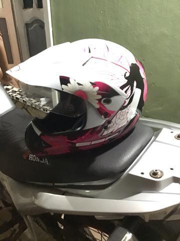 Capacete de moto feminino