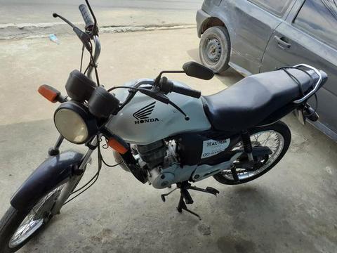 Vendo esta cargo 125 ano 2010 em dias placa da mercosul - 2010